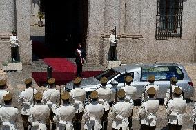 Honors coffin former President of Chile Sebastián Piñera
